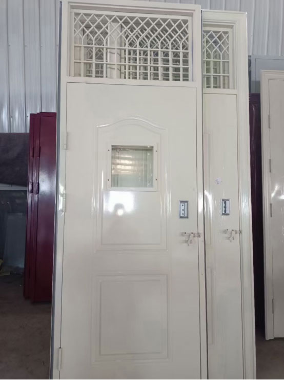 蓝田学校教室门 蓝田学校教室门