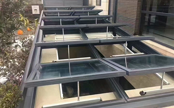 某轨道交通车辆维修车间蓝田排烟窗应用