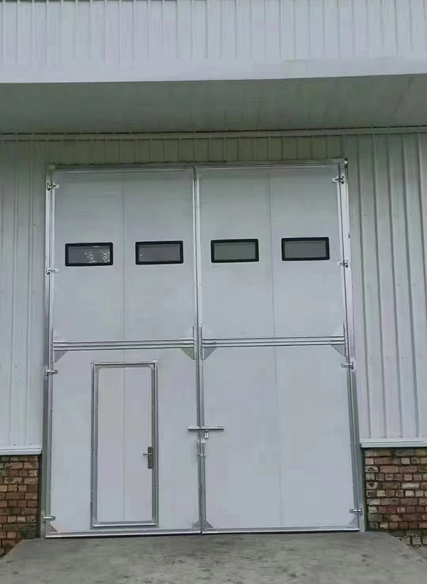 蓝田工业门在设备装配车间出入口的实施记录