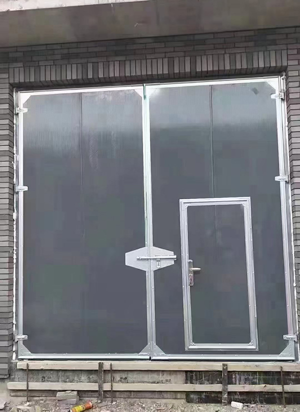 蓝田工业平开门在大型设备制造车间的应用实例